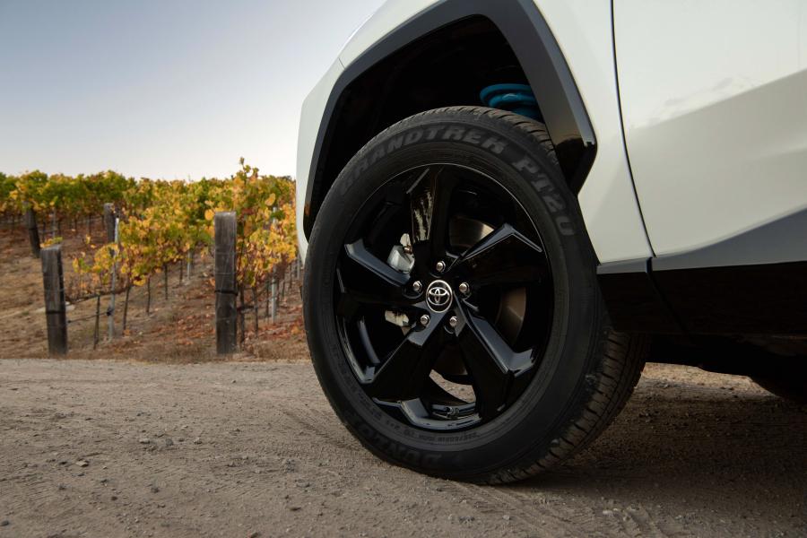 Колеса Toyota RAV4 XSE Hybrid 2018 года  (NA) (фото 22 из 71)